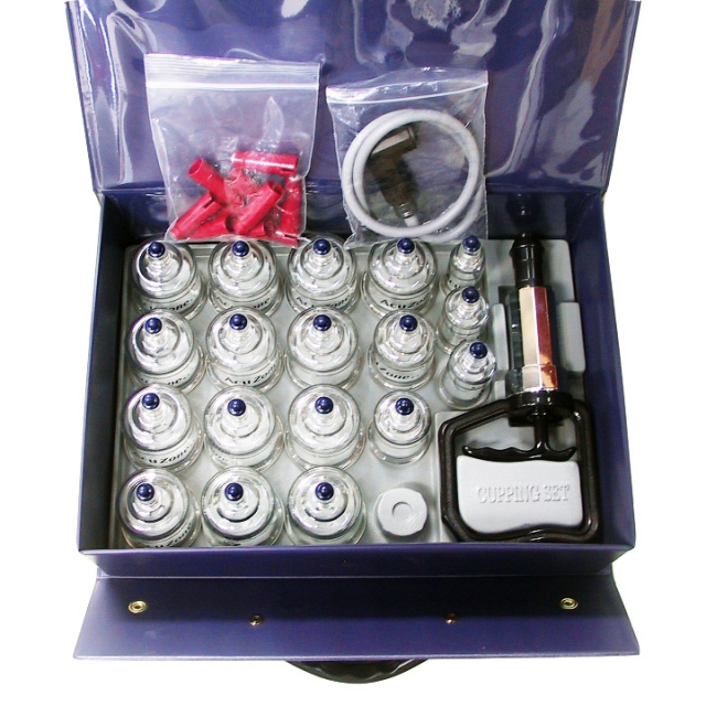 Cupping set with case, cupping set includes a hand pump and a carrying case.